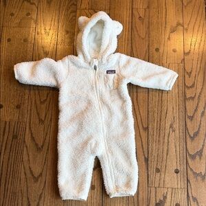 Patagonia Baby Furry Friends Fleece Bunting White Fleece Baby One Piece.